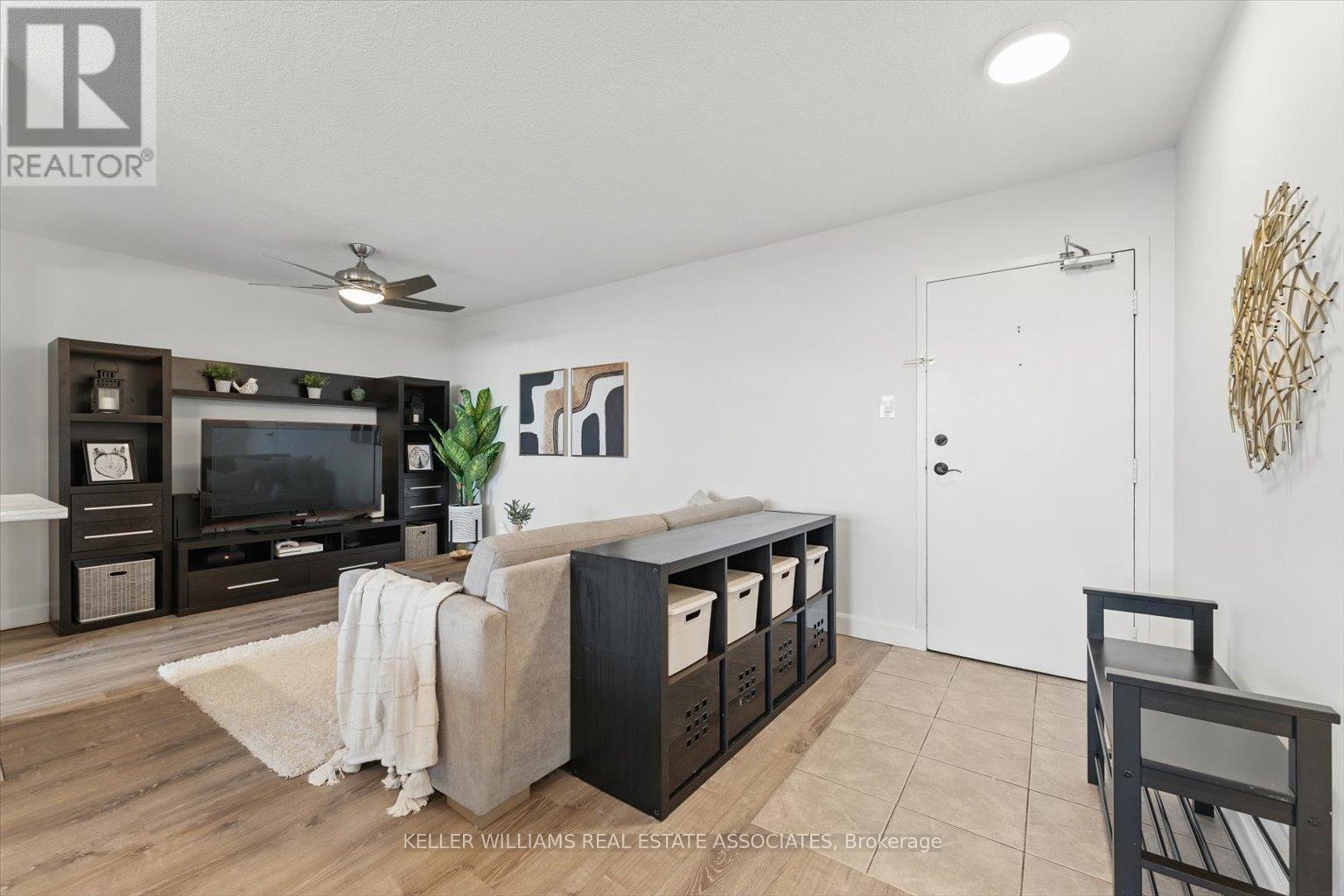 709 - 966 Inverhouse Drive, Mississauga, Ontario  L5J 4B6 - Photo 2 - W12212195
