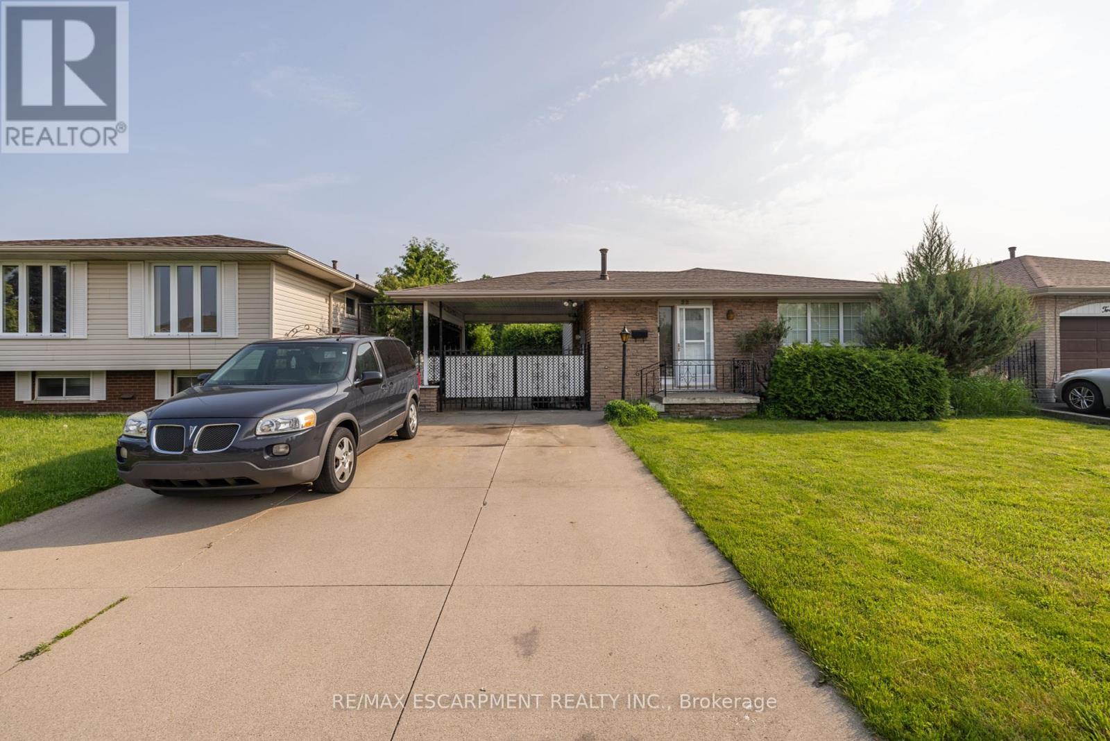 22 GLEN CASTLE DRIVE, Hamilton, Ontario