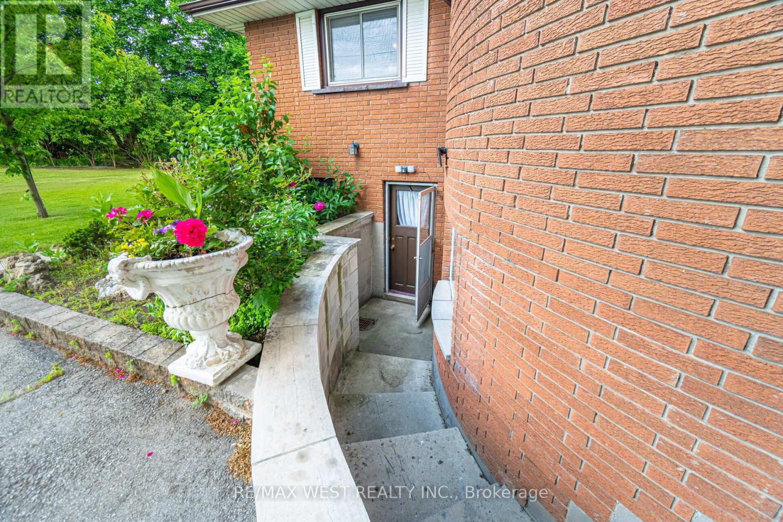 500 Mount Albion Road, Hamilton, Ontario  L8K 6E1 - Photo 32 - X12212005