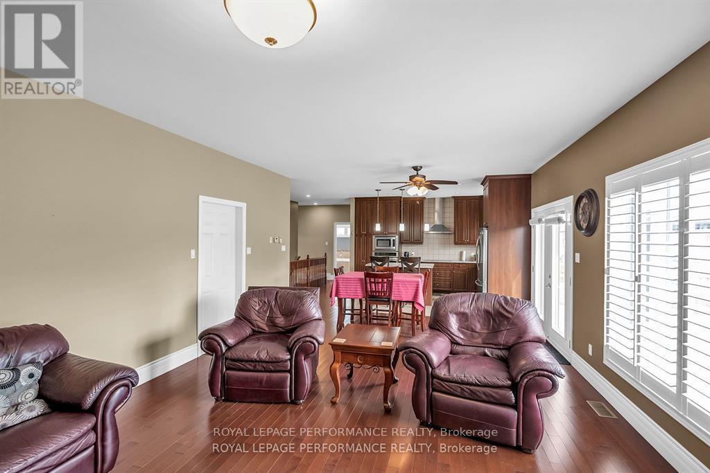 6685 Yacht Boulevard, South Glengarry, Ontario  K6H 7N6 - Photo 11 - X12212278