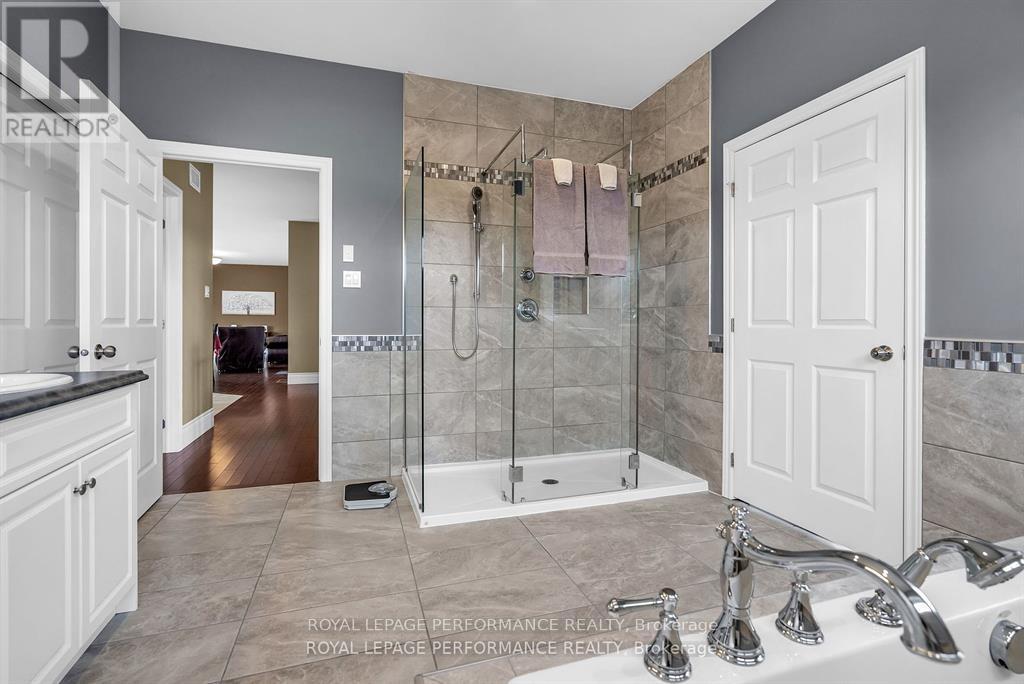 6685 Yacht Boulevard, South Glengarry, Ontario  K6H 7N6 - Photo 22 - X12212278
