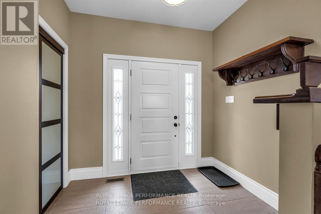 6685 Yacht Boulevard, South Glengarry, Ontario  K6H 7N6 - Photo 4 - X12212278