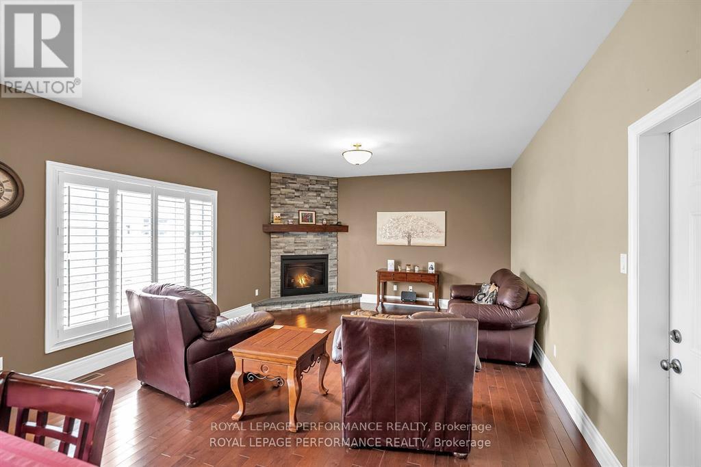 6685 Yacht Boulevard, South Glengarry, Ontario  K6H 7N6 - Photo 6 - X12212278