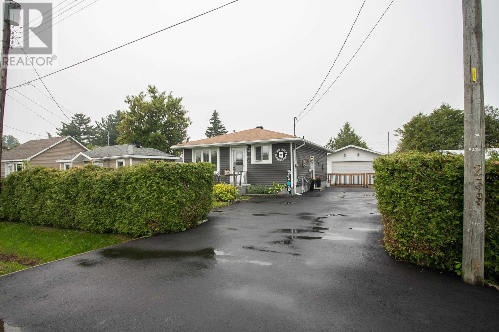 239 Selby Rd, Sault Ste. Marie, Ontario  P6C 2P6 - Photo 3 - SM251422