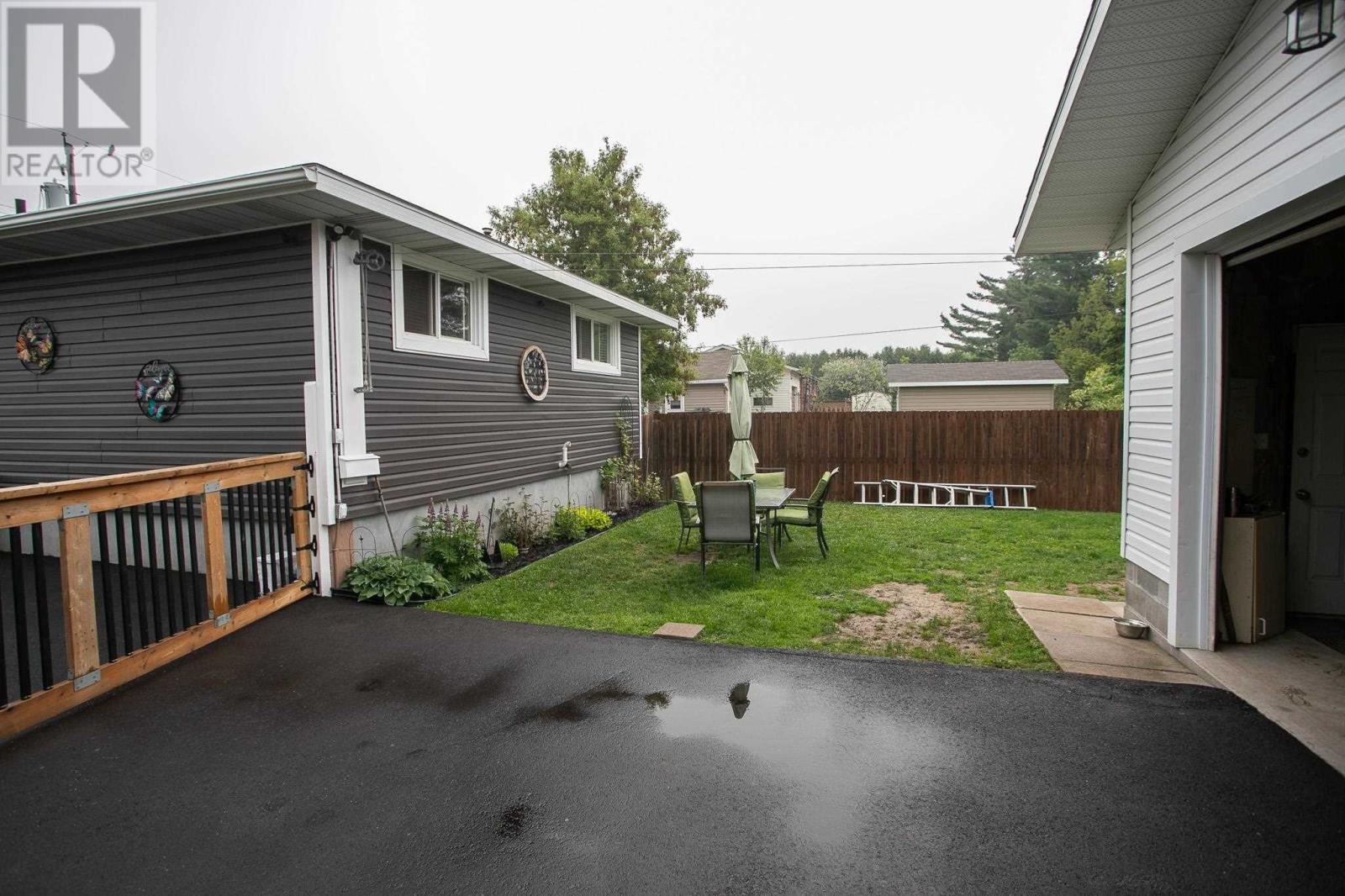 239 Selby Rd, Sault Ste. Marie, Ontario  P6C 2P6 - Photo 4 - SM251422