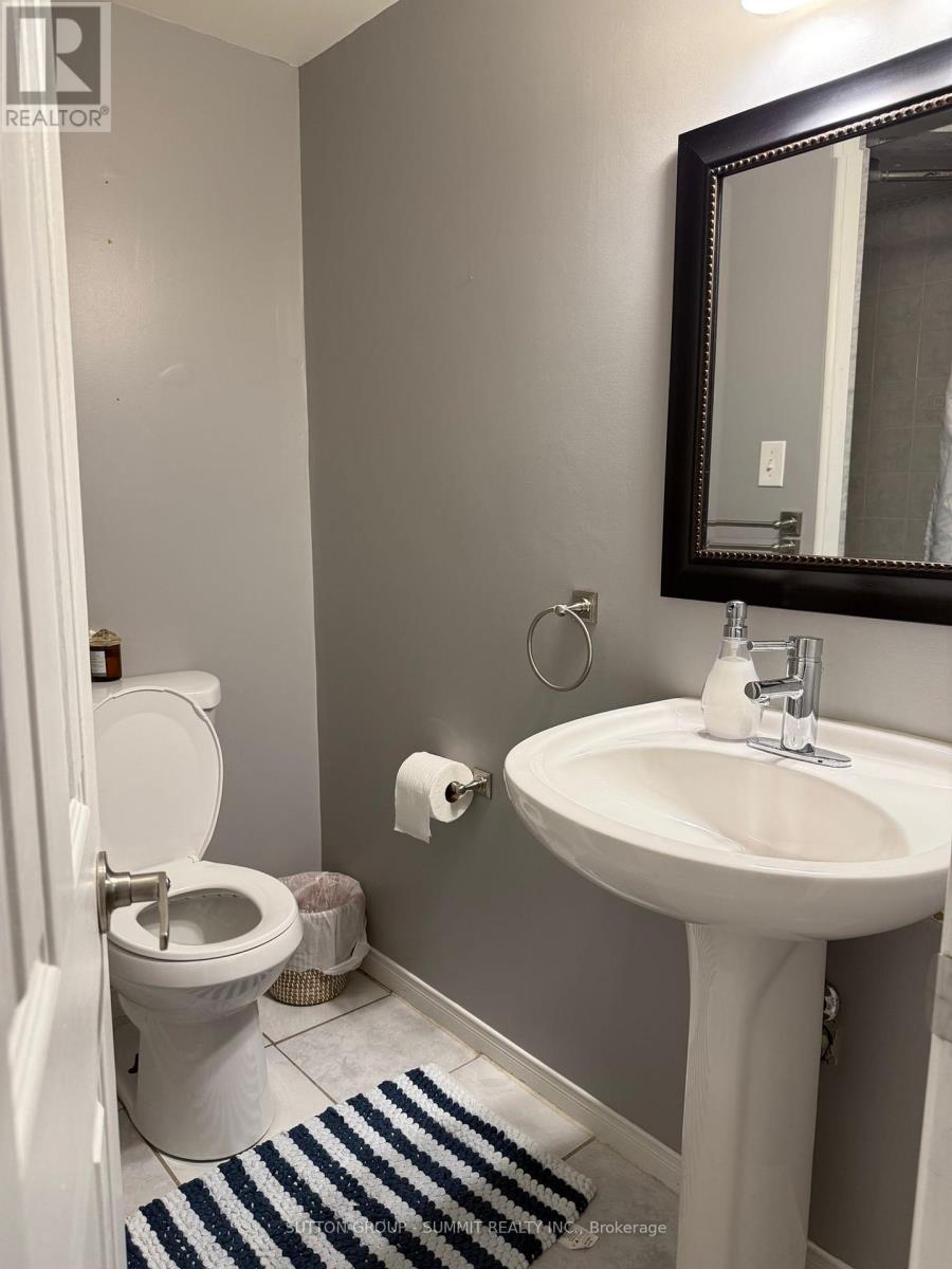 226 Glenashton Drive, Oakville, Ontario  L6H 6H5 - Photo 15 - W12207787