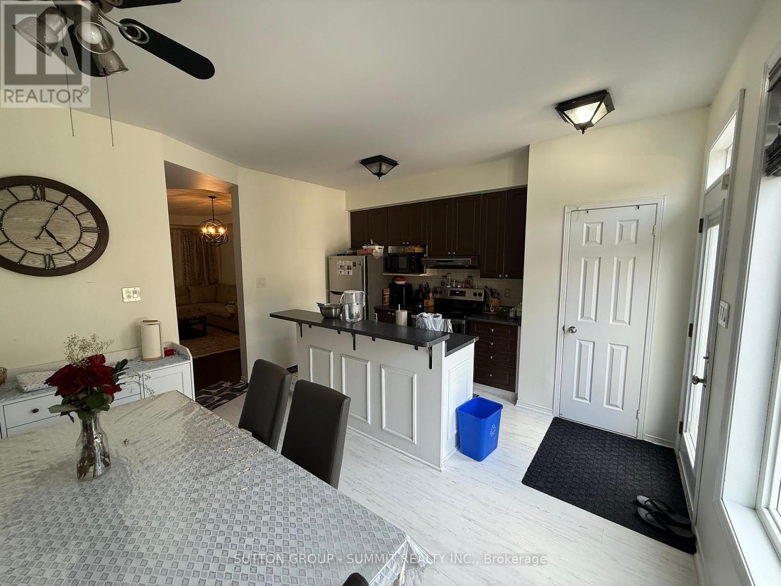 226 Glenashton Drive, Oakville, Ontario  L6H 6H5 - Photo 5 - W12207787