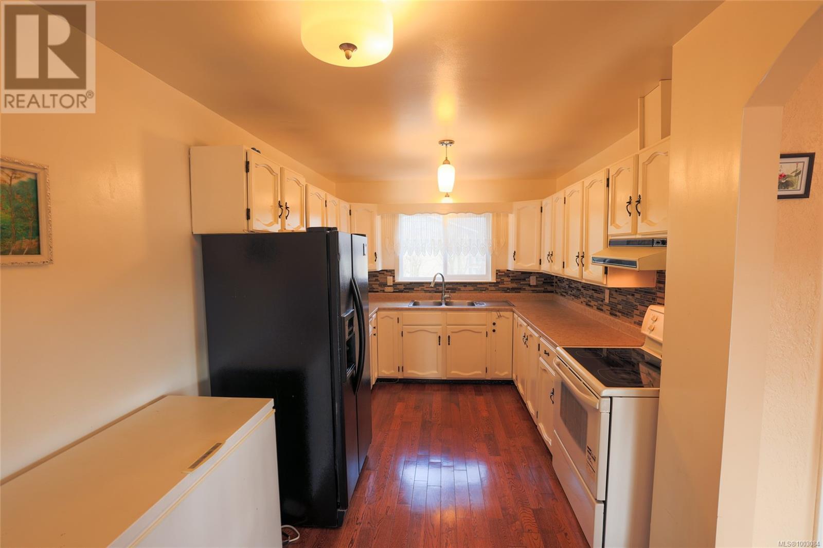8840 Douglas St, Port Hardy, British Columbia  V0N 2P0 - Photo 10 - 1003084