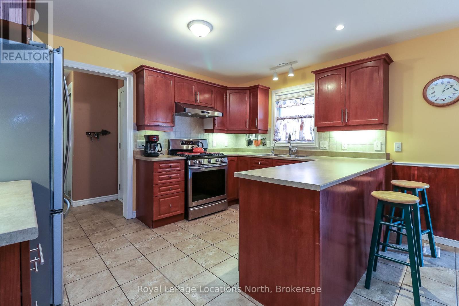 7 Kentucky Avenue, Wasaga Beach, Ontario  L9Z 3A8 - Photo 12 - S12211718
