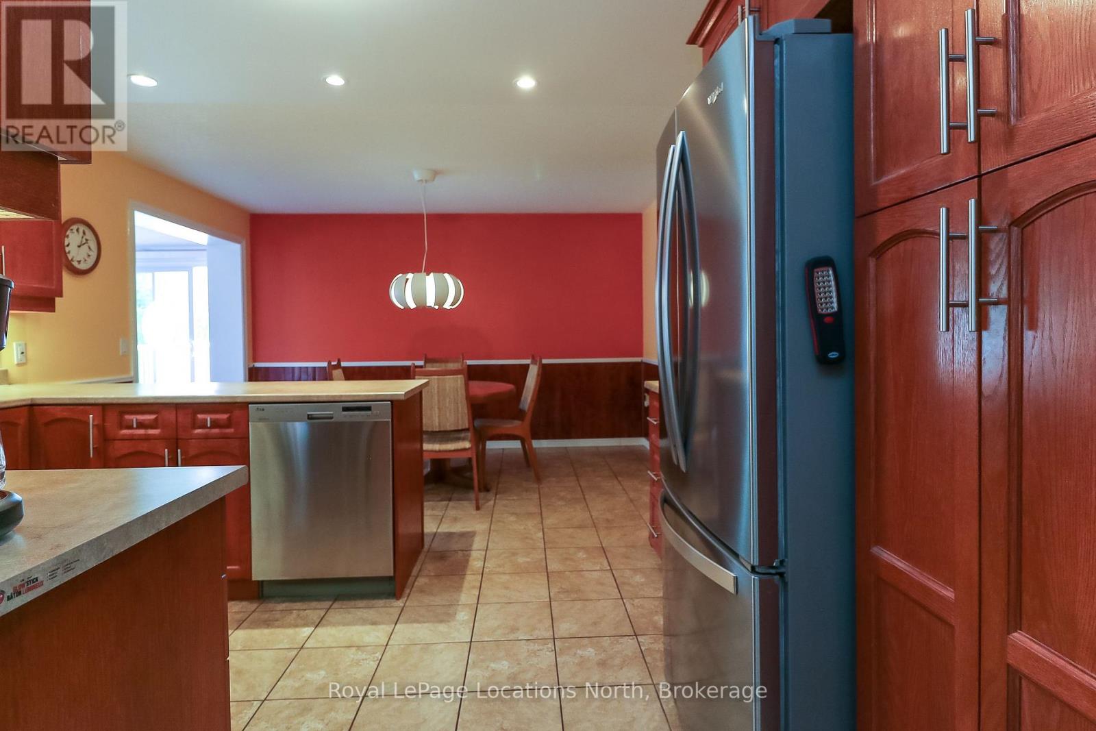 7 Kentucky Avenue, Wasaga Beach, Ontario  L9Z 3A8 - Photo 10 - S12211718