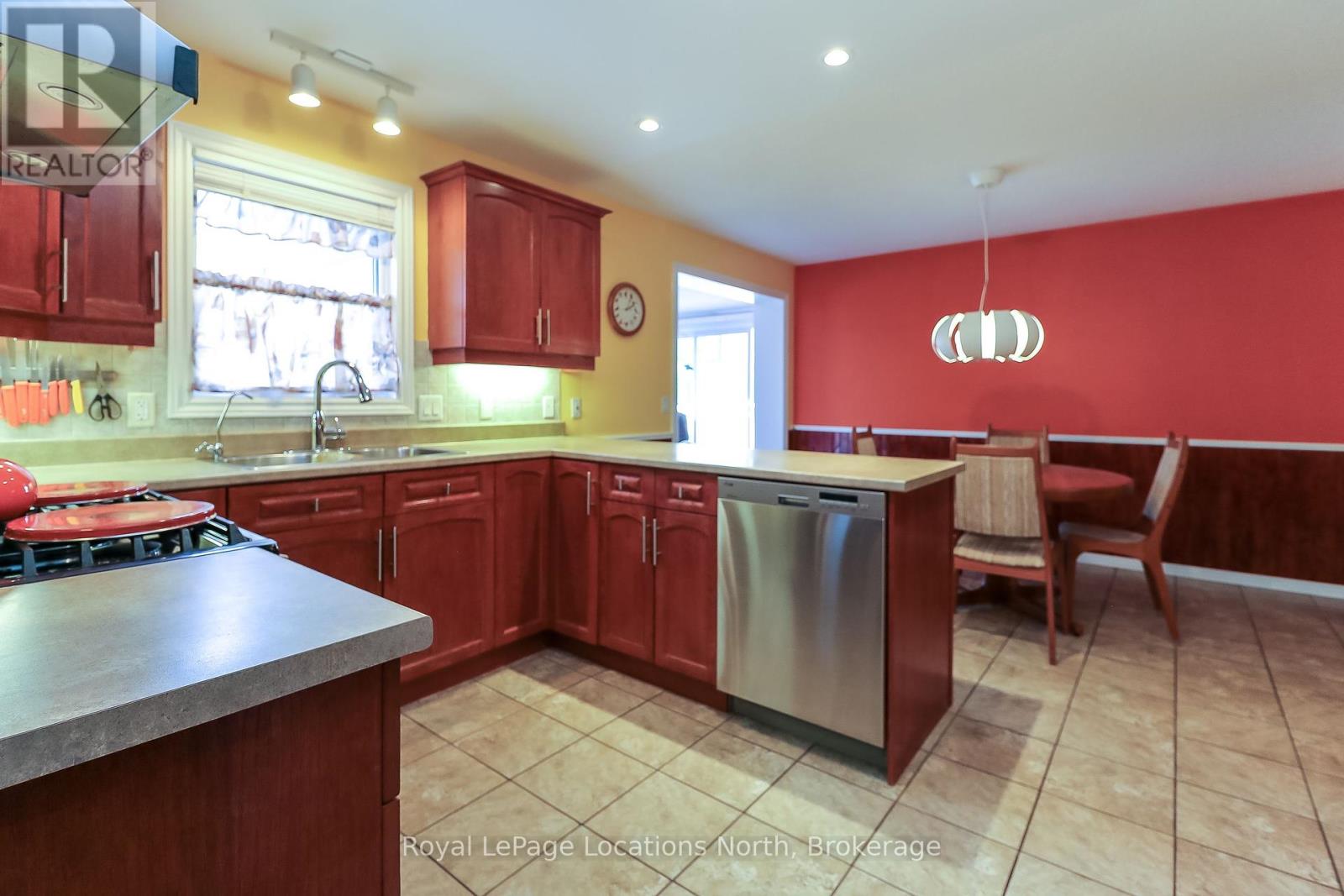 7 Kentucky Avenue, Wasaga Beach, Ontario  L9Z 3A8 - Photo 11 - S12211718
