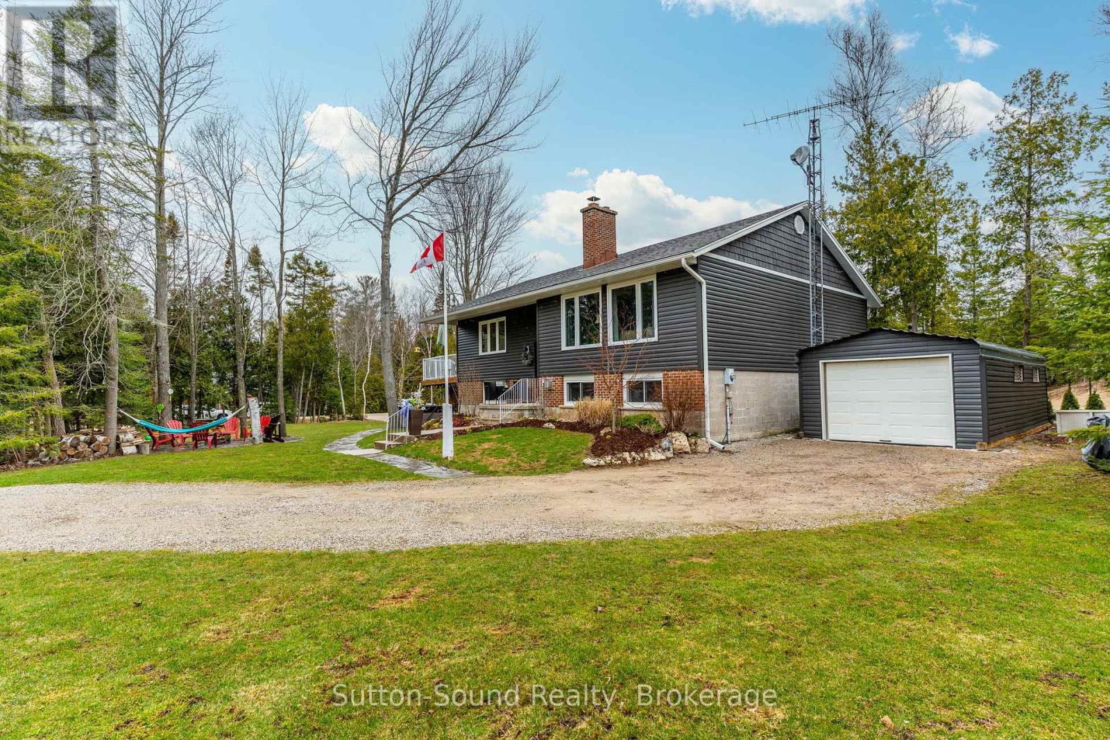 403 Simcoe Avenue, South Bruce Peninsula, Ontario  N0H 2G0 - Photo 2 - X12090985