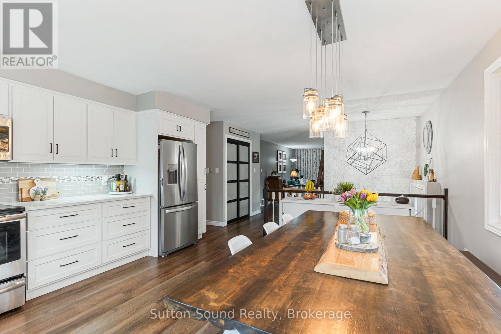 403 Simcoe Avenue, South Bruce Peninsula, Ontario  N0H 2G0 - Photo 7 - X12090985