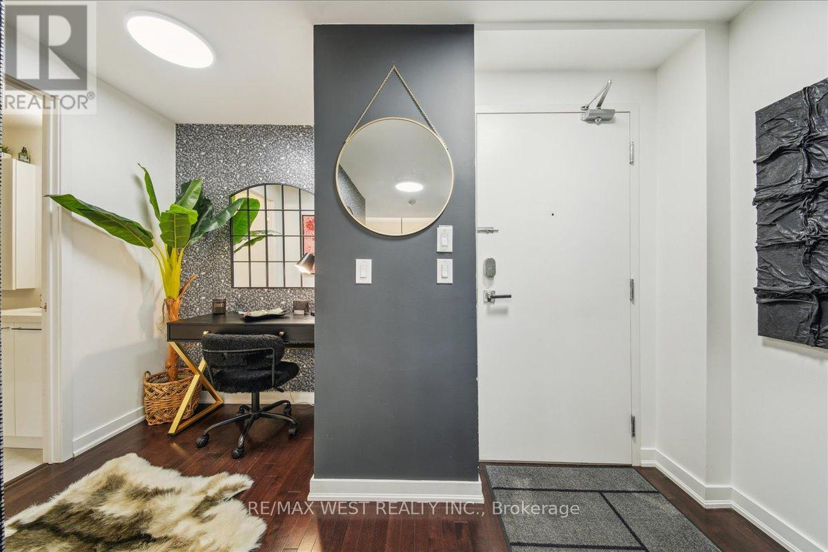 512 - 14 York Street, Toronto, Ontario  M5J 0B1 - Photo 3 - C12210211