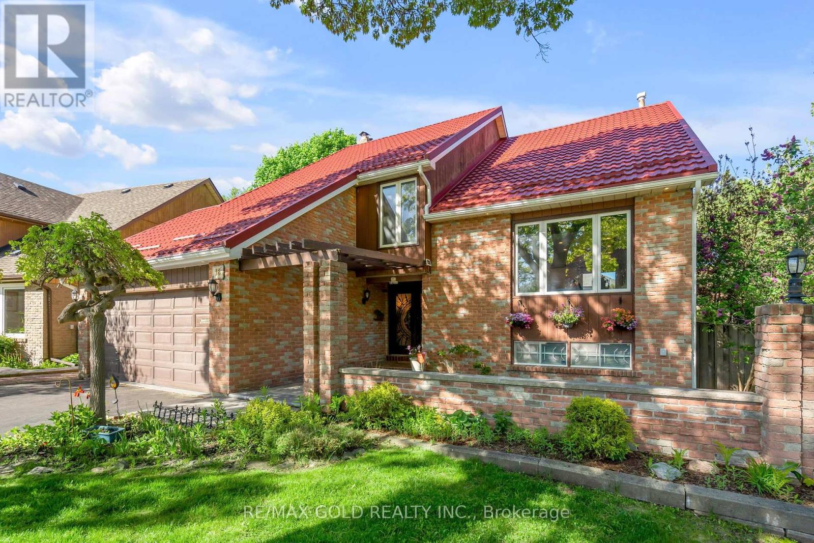 Property at 18 TRILLIUM COURT image 4