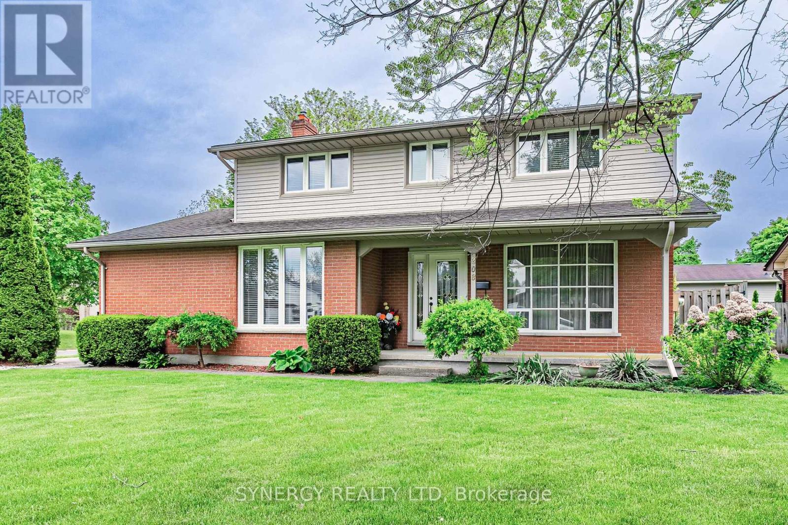 208 Lamore Crescent, Strathroy-Caradoc, Ontario  N7G 2C1 - Photo 1 - X12086518
