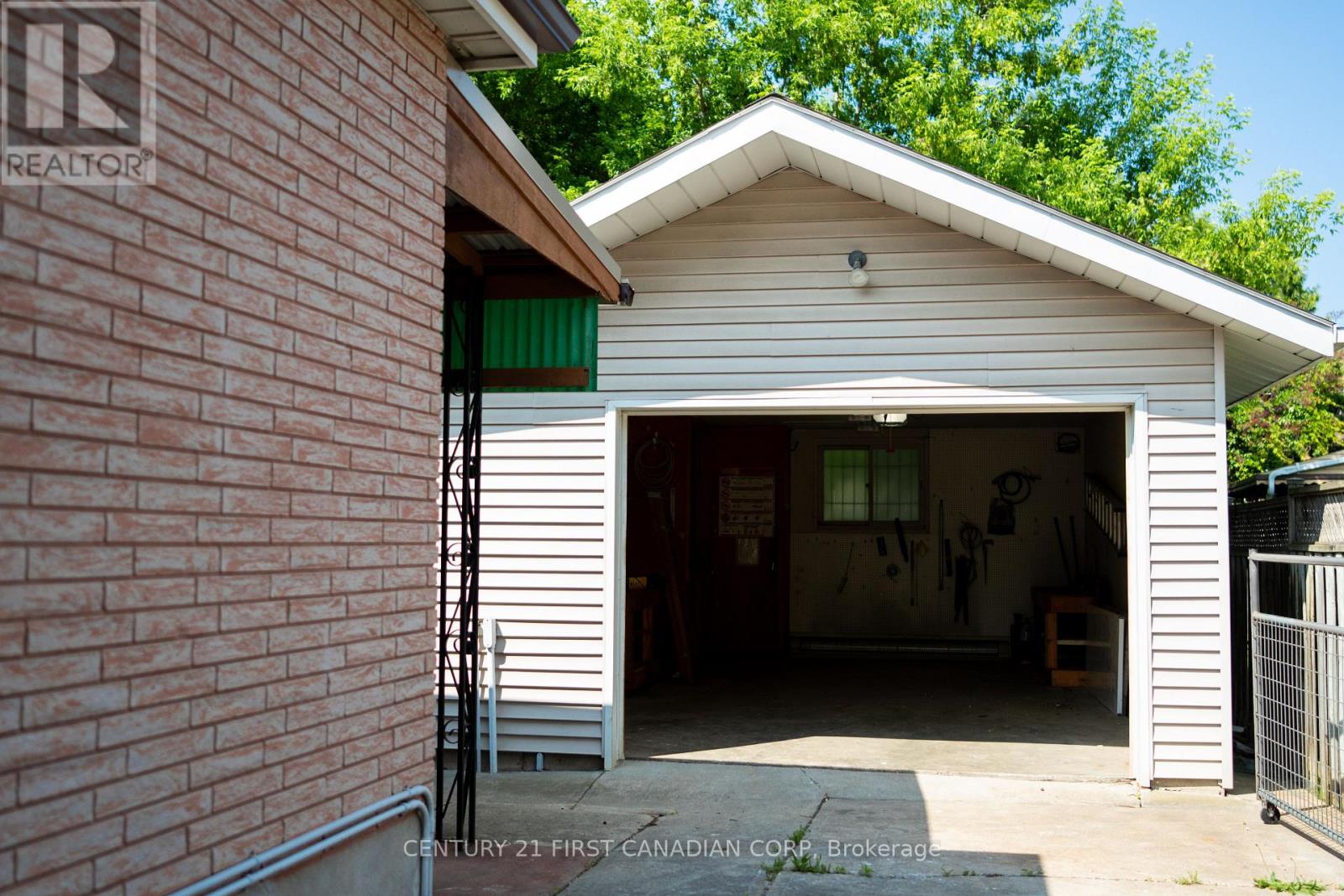 Photo 35 of 40 for 439 Hale Street E