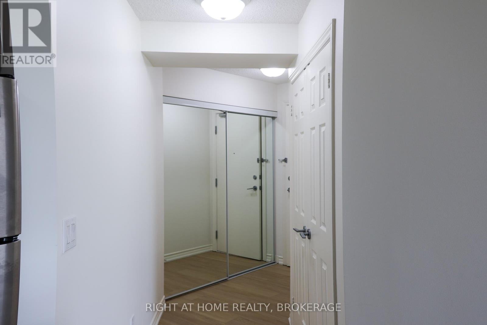 809 - 2391 Central Park Drive, Oakville, Ontario  L6H 0E3 - Photo 11 - W12210486