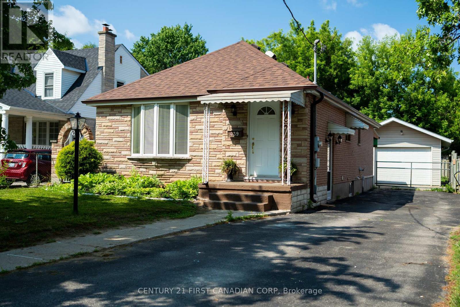 439 Hale Street E, London East (East N), Ontario  N5W 1G5 - Photo 3 - X12212080