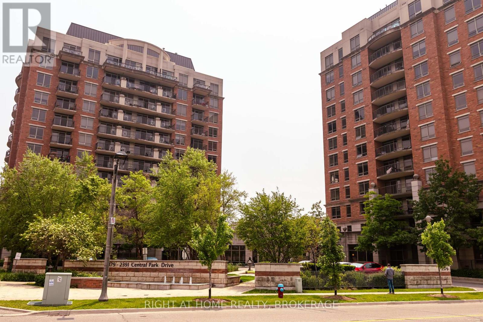 809 - 2391 CENTRAL PARK DRIVE, Oakville, Ontario