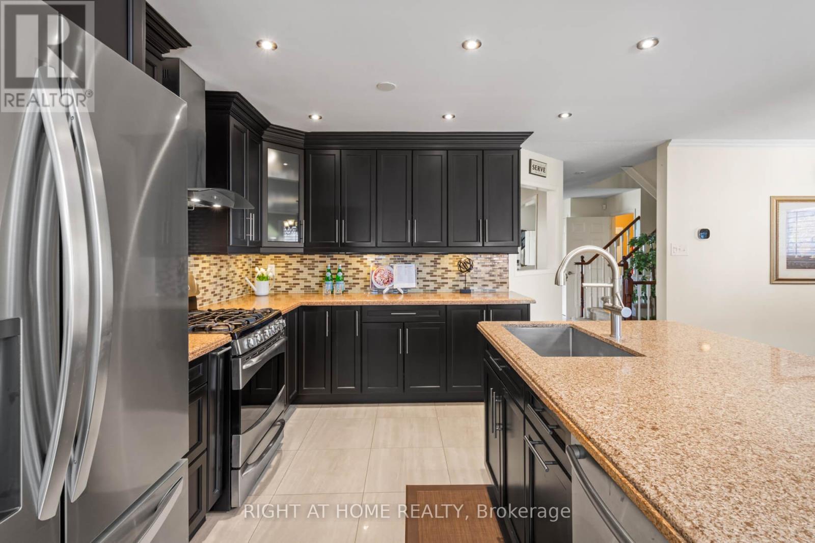 3960 Honey Locust Trail, Mississauga, Ontario  L5N 7A5 - Photo 15 - W12199751