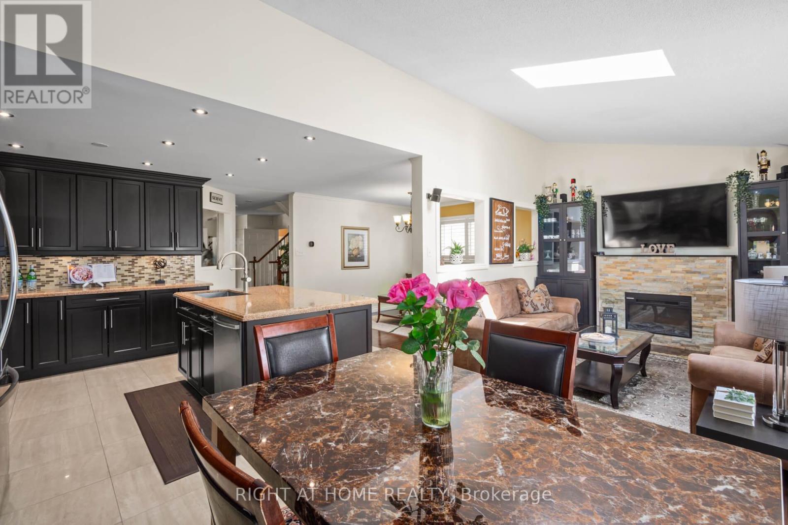 3960 Honey Locust Trail, Mississauga, Ontario  L5N 7A5 - Photo 12 - W12199751