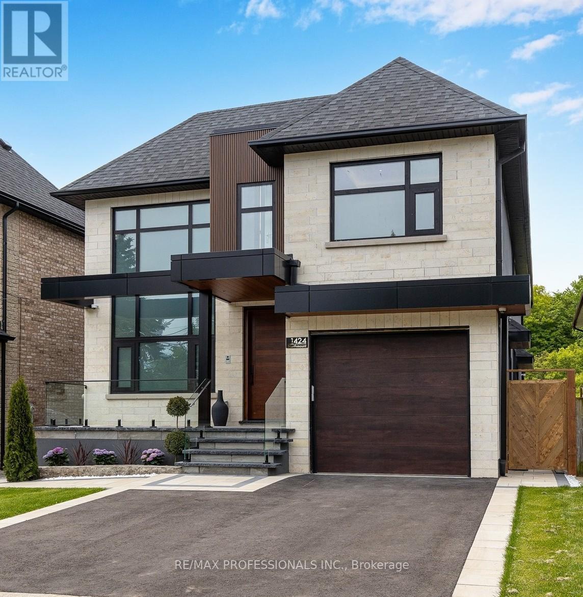 1424 Northmount Avenue, Mississauga, Ontario  L5E 1Y6 - Photo 2 - W12190658