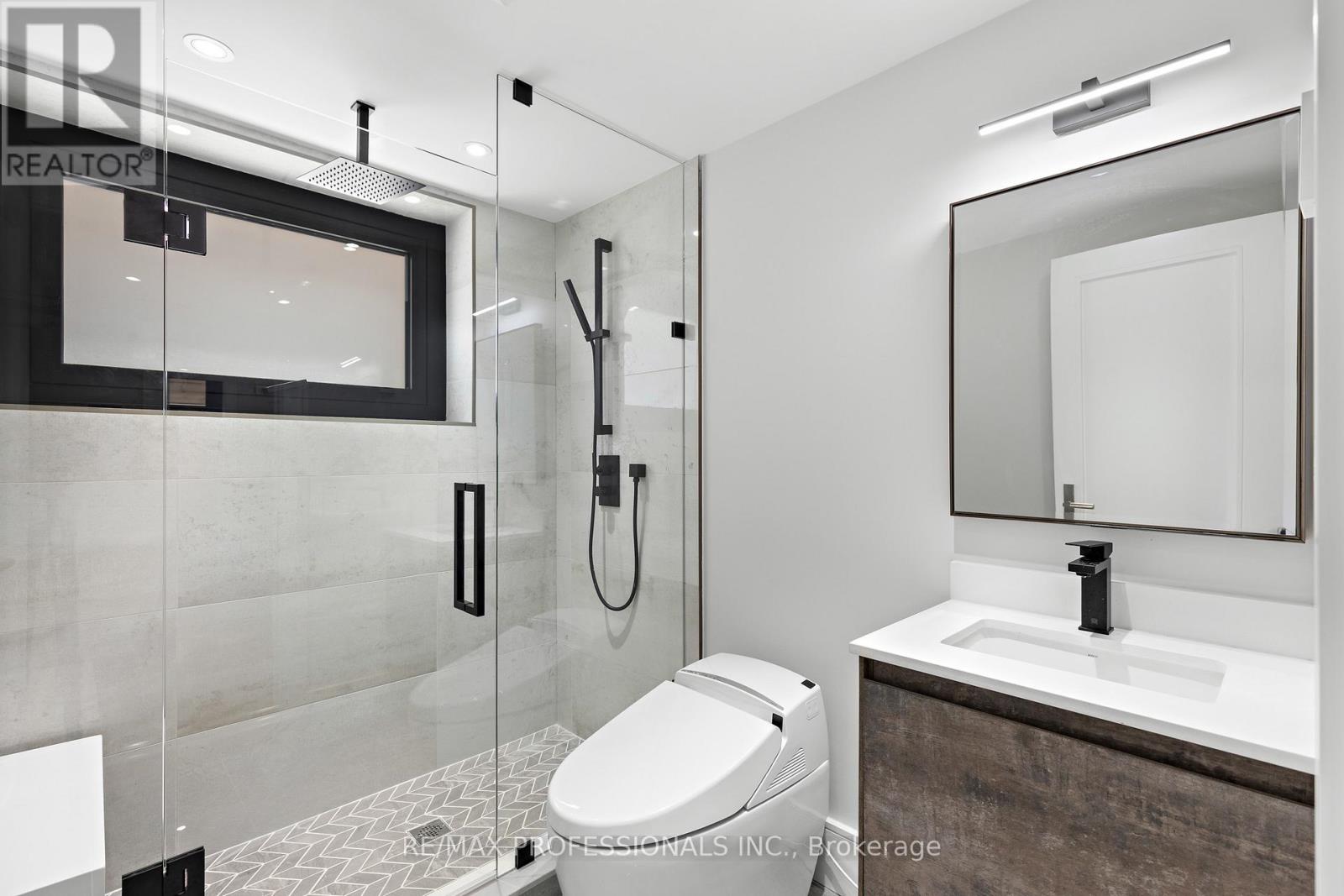 1424 Northmount Avenue, Mississauga, Ontario  L5E 1Y6 - Photo 31 - W12190658