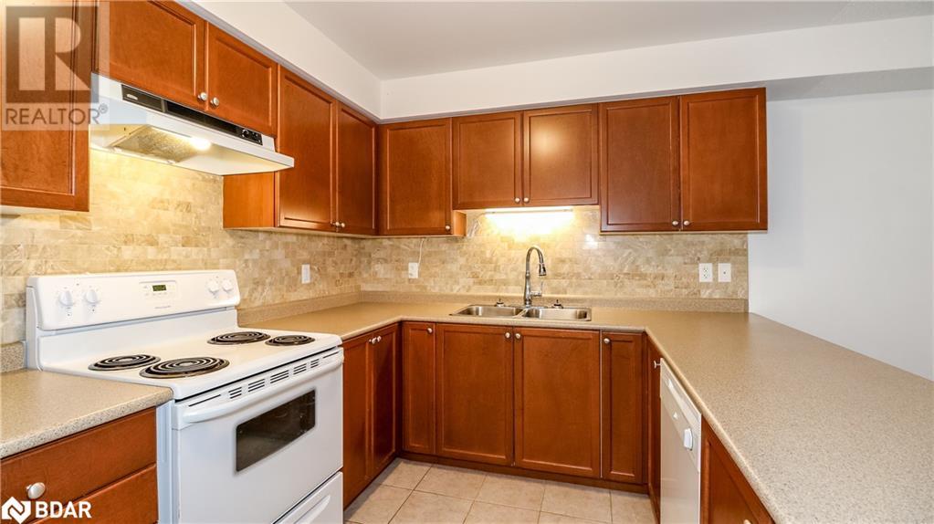 43 Coulter Street Unit# 19, Barrie, Ontario  L4N 6L9 - Photo 3 - 40740017