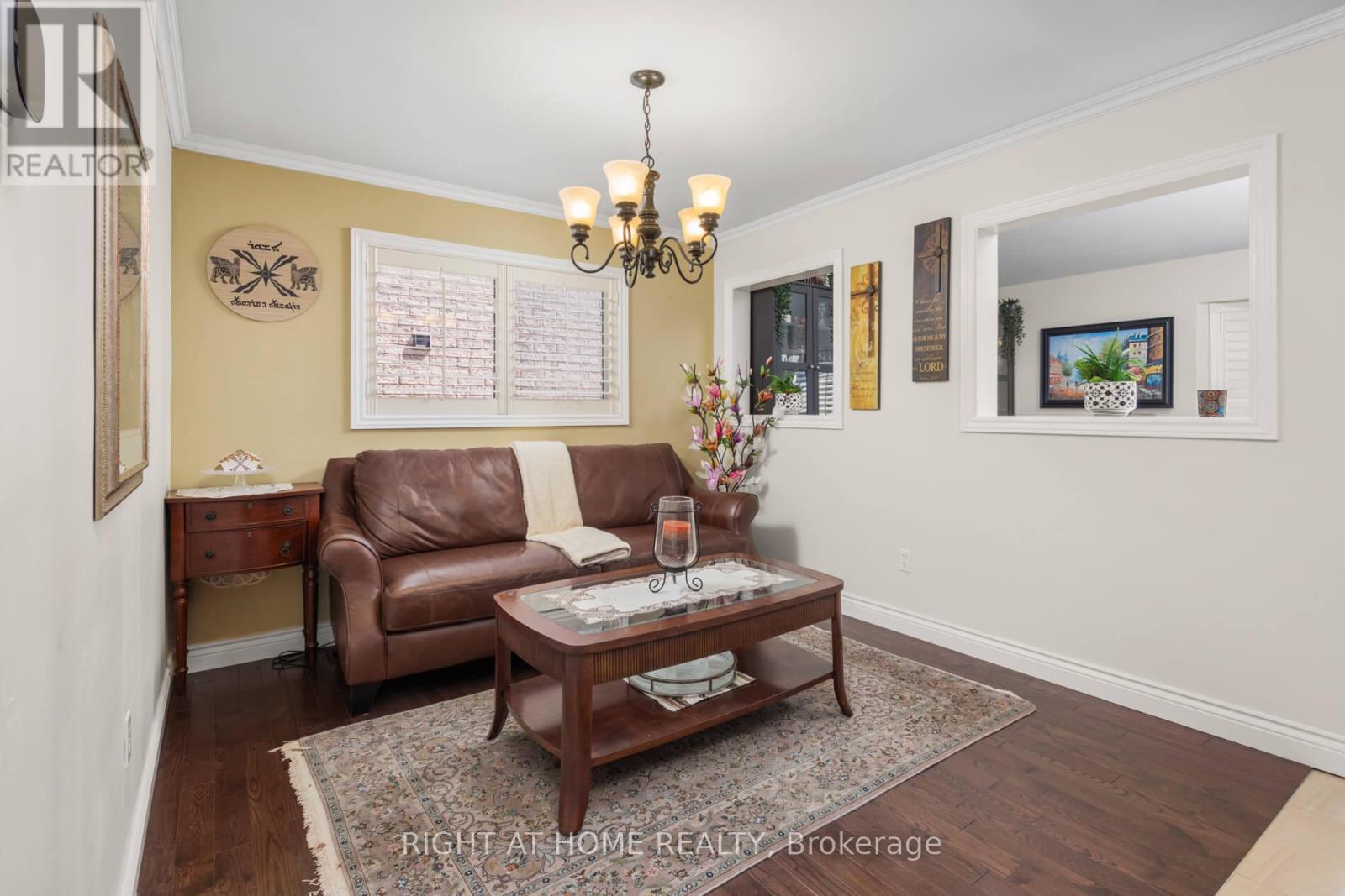 3960 Honey Locust Trail, Mississauga, Ontario  L5N 7A5 - Photo 7 - W12199751