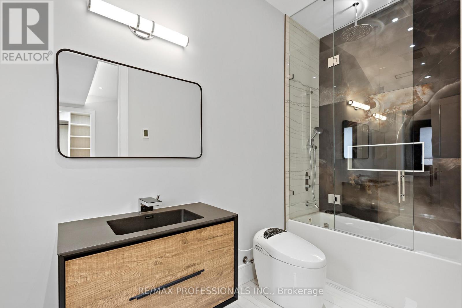 1424 Northmount Avenue, Mississauga, Ontario  L5E 1Y6 - Photo 24 - W12190658