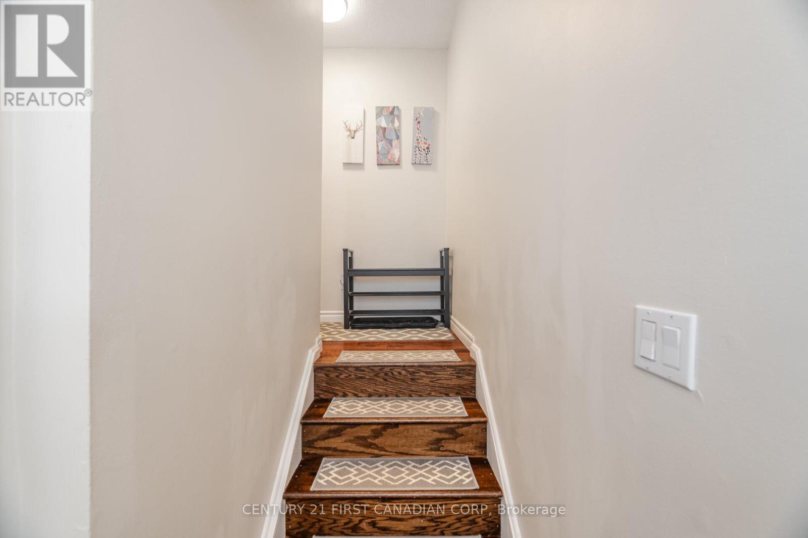 15a Wylie Circle, Halton Hills (Georgetown), Ontario  L7G 5M1 - Photo 6 - W12212440