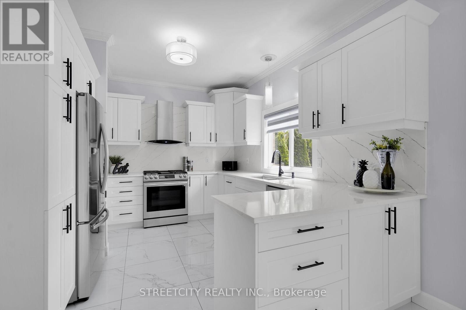 Photo 9 of 50 for 463 South Leaksdale Cir Circle