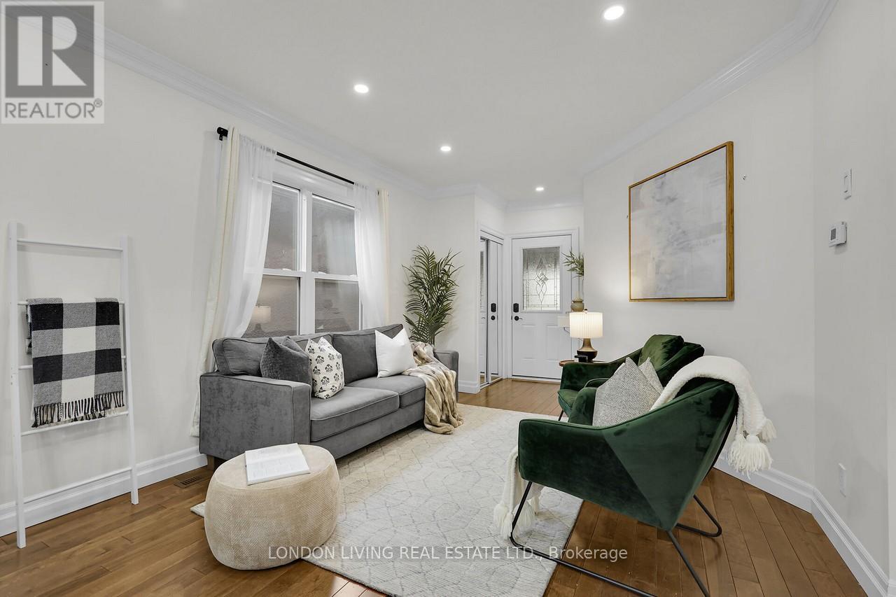 17 Langarth Street E, London South (South F), Ontario  N6C 1Y9 - Photo 10 - X12212390