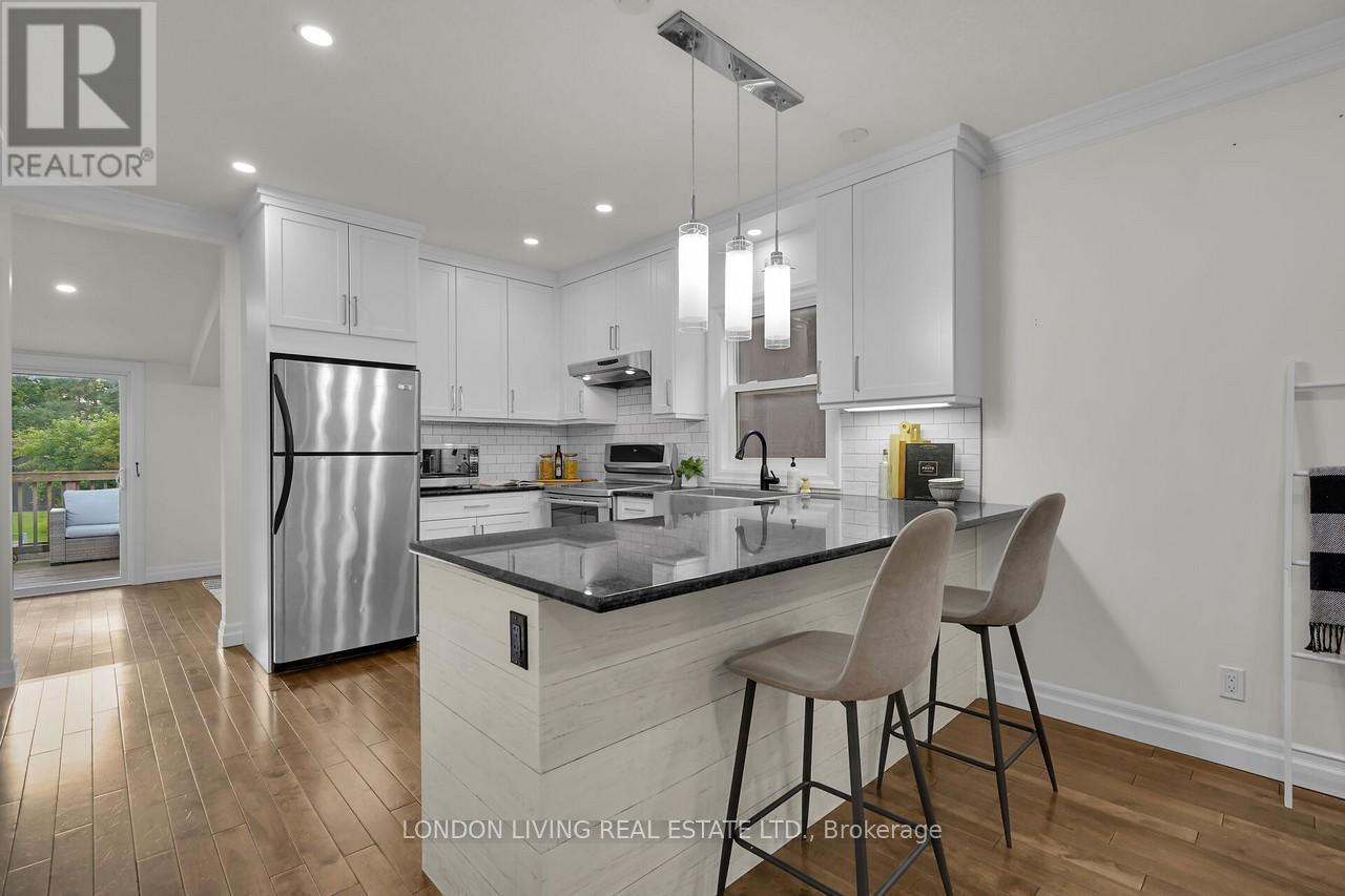 17 Langarth Street E, London South (South F), Ontario  N6C 1Y9 - Photo 12 - X12212390