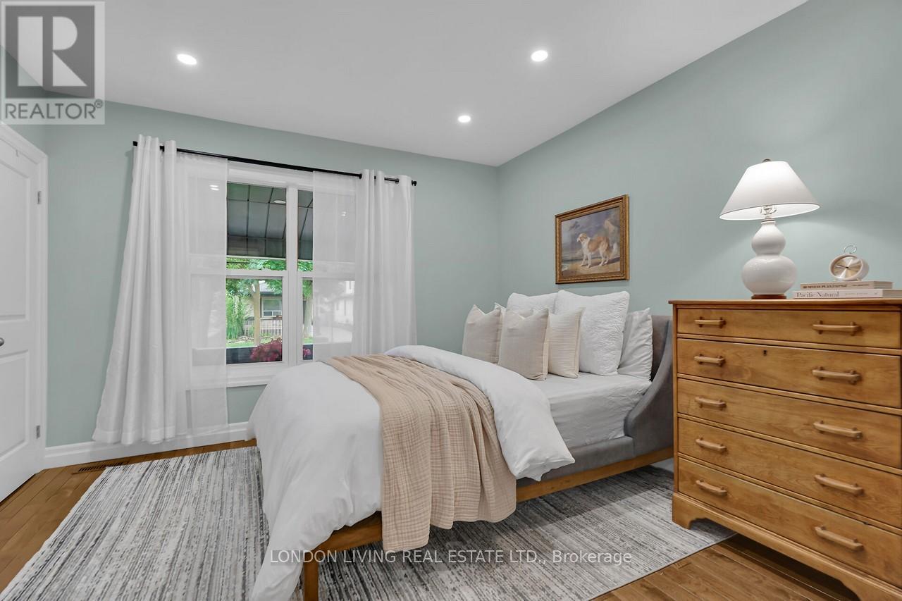 17 Langarth Street E, London South (South F), Ontario  N6C 1Y9 - Photo 16 - X12212390