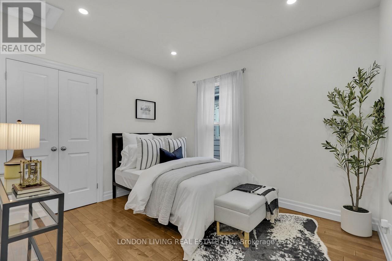 17 Langarth Street E, London South (South F), Ontario  N6C 1Y9 - Photo 19 - X12212390