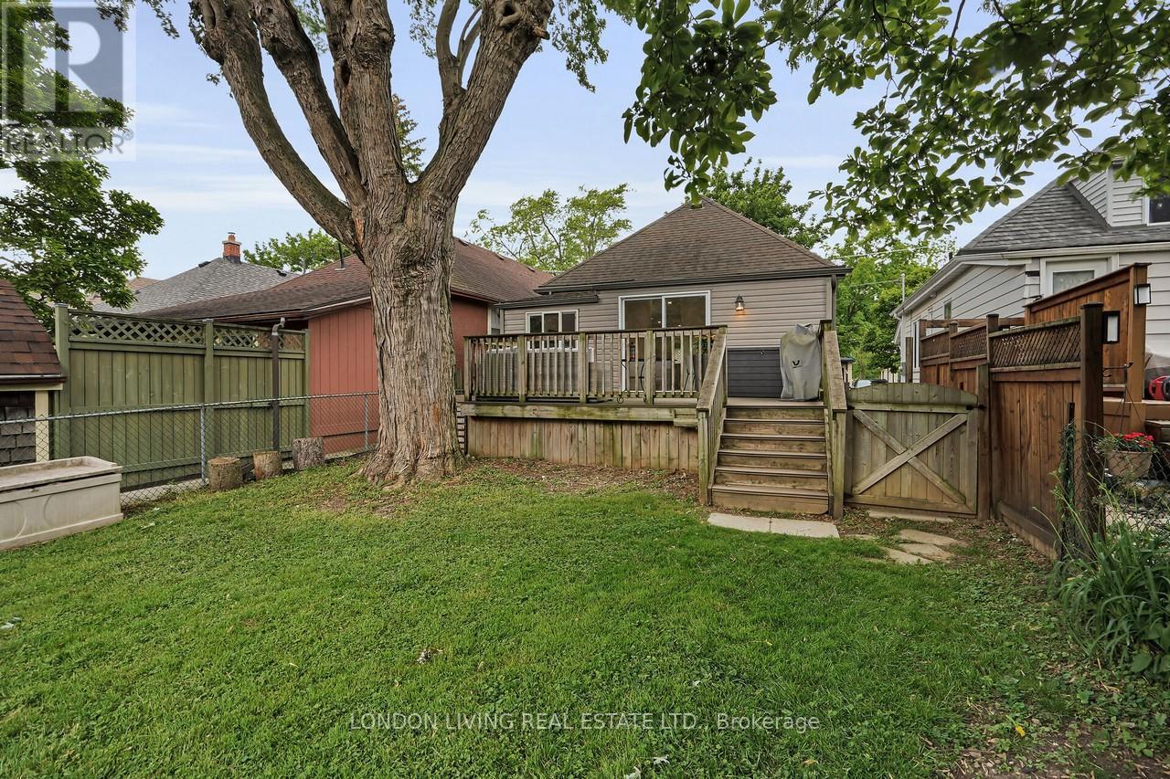 17 Langarth Street E, London South (South F), Ontario  N6C 1Y9 - Photo 42 - X12212390
