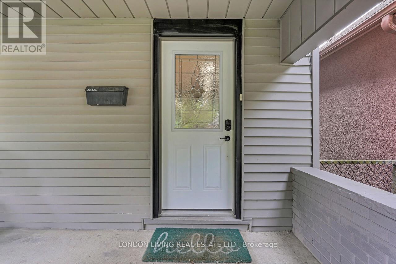 17 Langarth Street E, London South (South F), Ontario  N6C 1Y9 - Photo 5 - X12212390