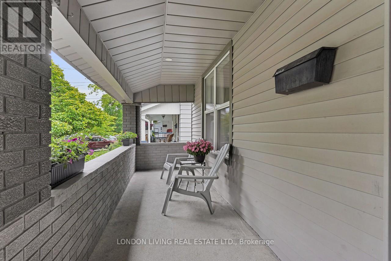 17 Langarth Street E, London South (South F), Ontario  N6C 1Y9 - Photo 6 - X12212390