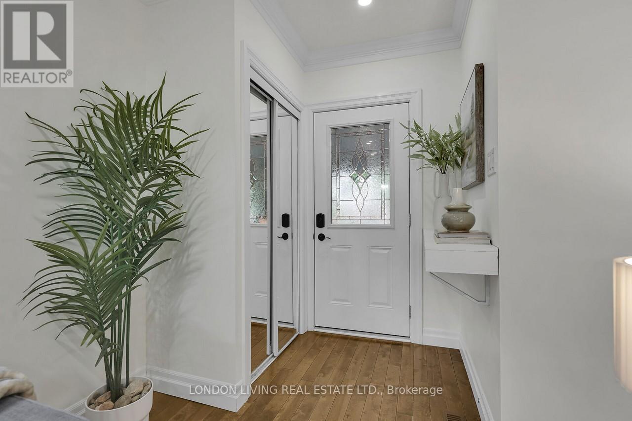 17 Langarth Street E, London South (South F), Ontario  N6C 1Y9 - Photo 8 - X12212390
