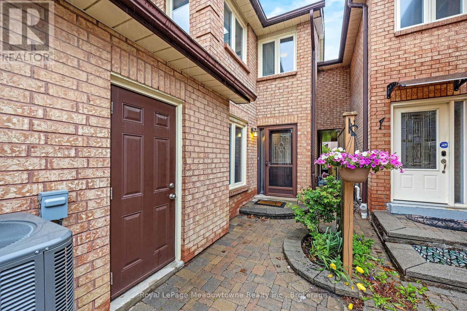 Property at 6 - 500 SILVERTHORNE CRESCENT image 3