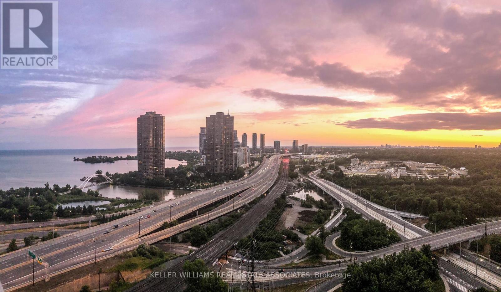 2206 - 105 The Queensway, Toronto, Ontario  M6S 5B5 - Photo 15 - W12208432
