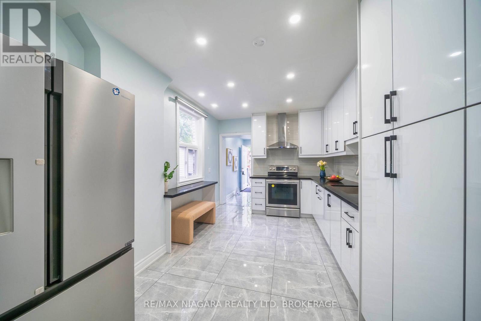 341 Clinton Street, Toronto (Palmerston-Little Italy), Ontario  M6G 2Y7 - Photo 12 - C12212345