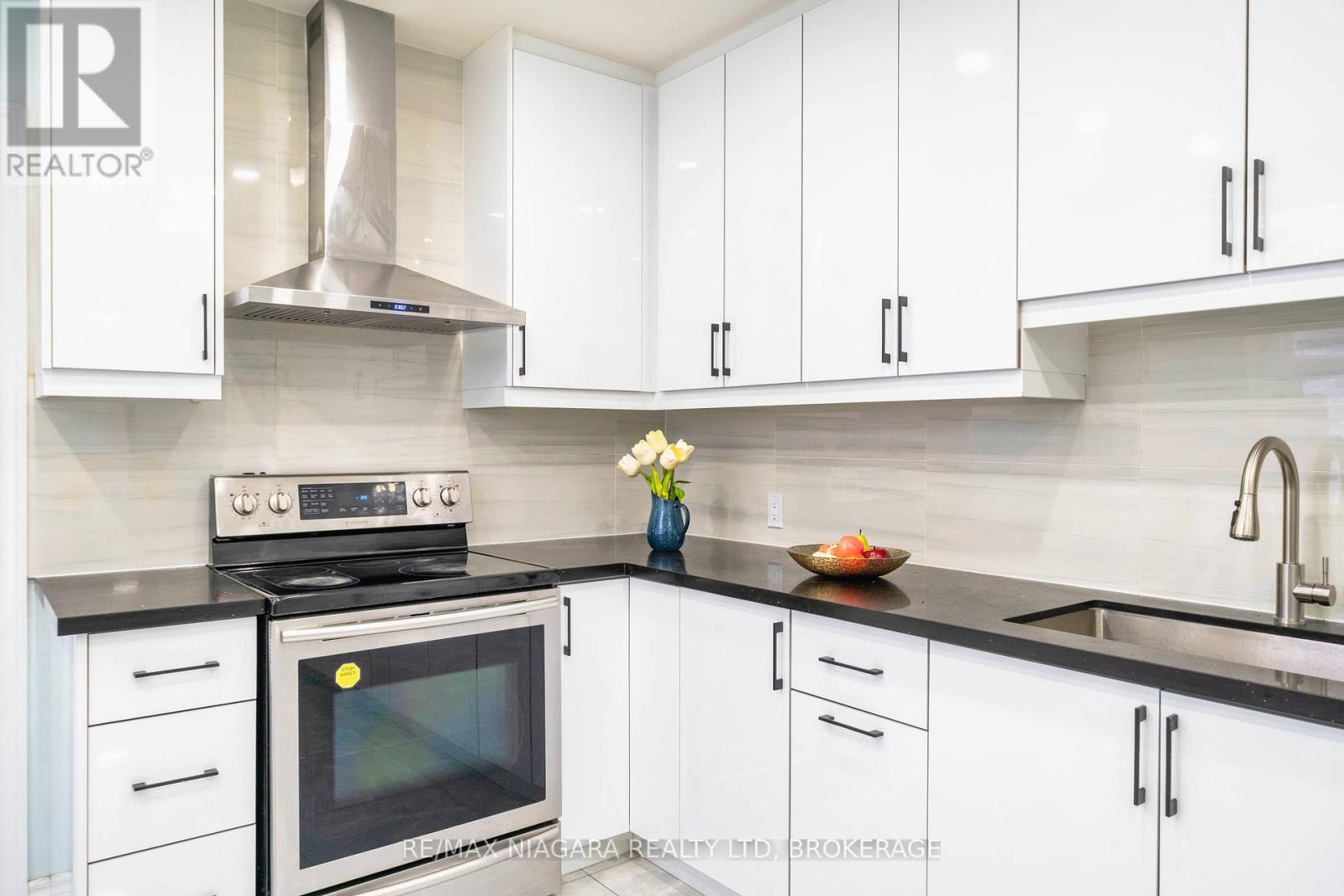 341 Clinton Street, Toronto (Palmerston-Little Italy), Ontario  M6G 2Y7 - Photo 16 - C12212345