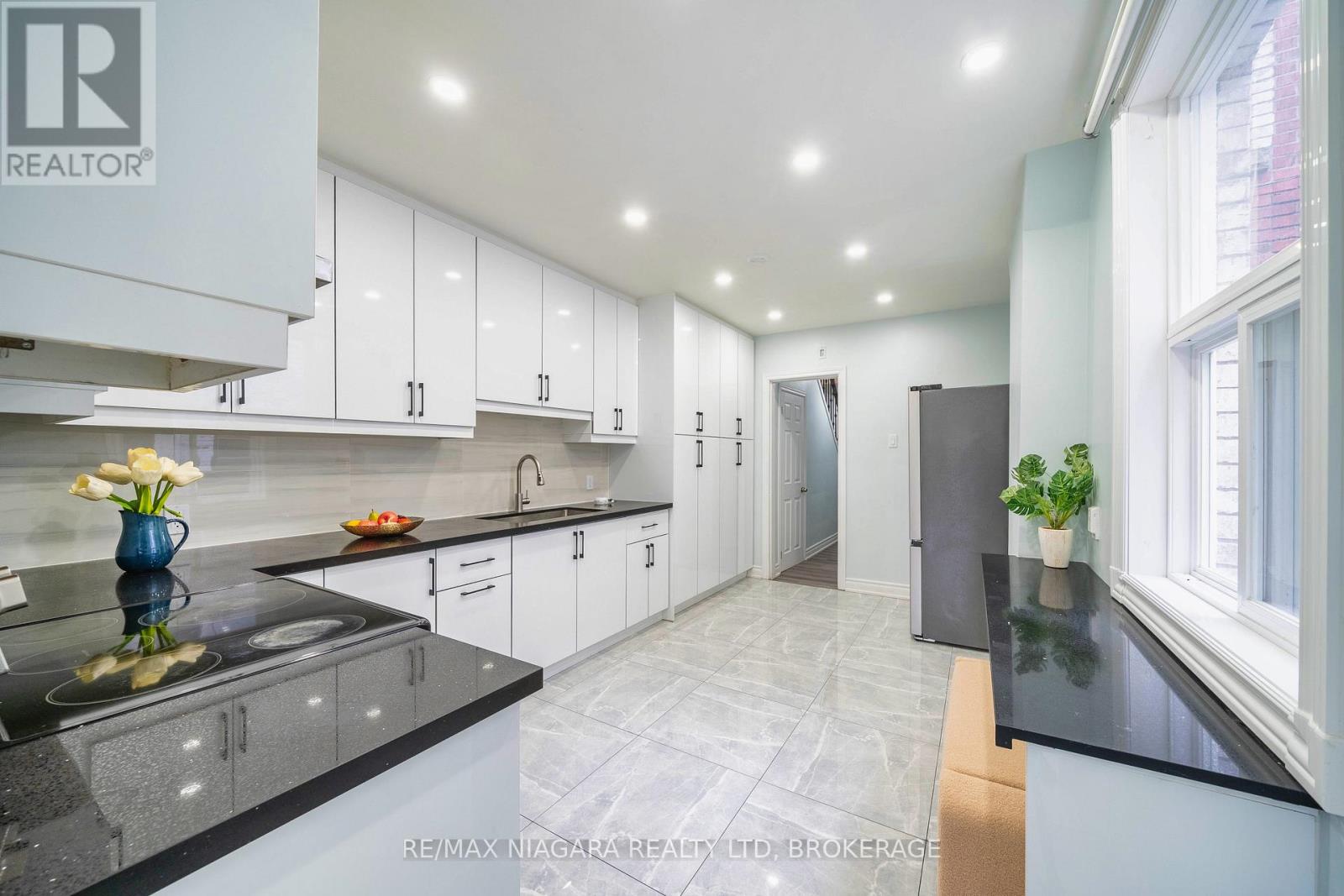 341 Clinton Street, Toronto (Palmerston-Little Italy), Ontario  M6G 2Y7 - Photo 17 - C12212345