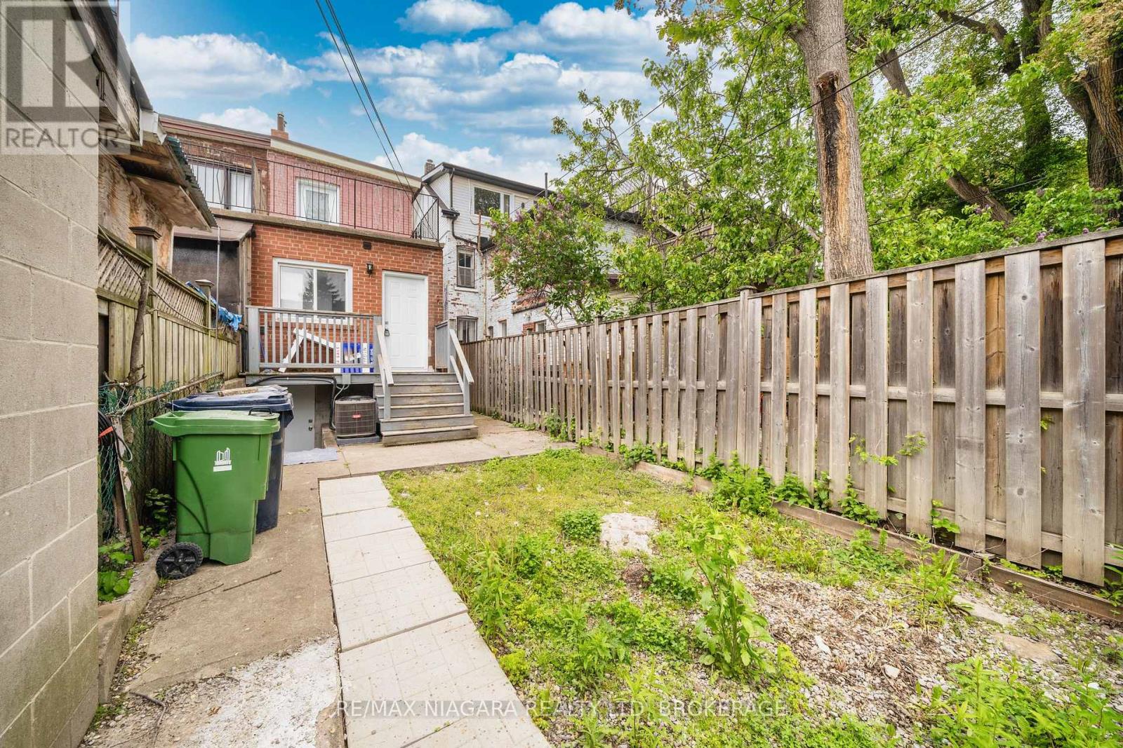 341 Clinton Street, Toronto (Palmerston-Little Italy), Ontario  M6G 2Y7 - Photo 43 - C12212345