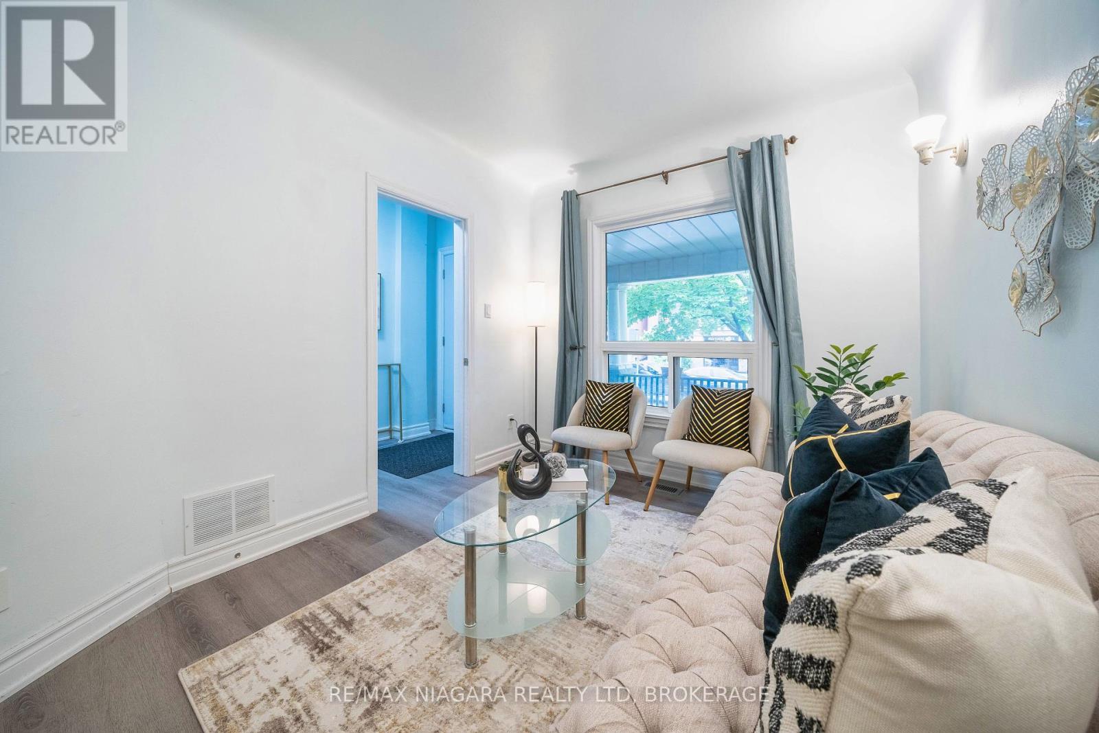 341 Clinton Street, Toronto (Palmerston-Little Italy), Ontario  M6G 2Y7 - Photo 8 - C12212345
