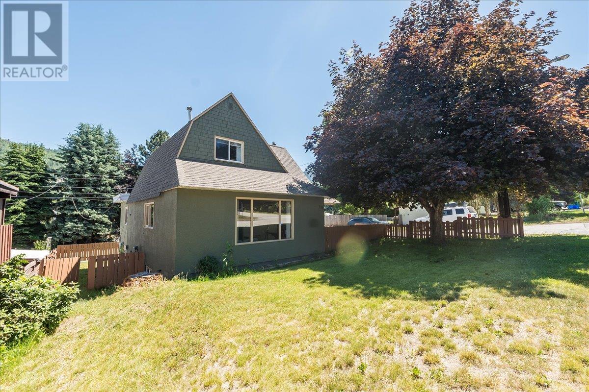 798 Kipling Street, Warfield, British Columbia  V1R 2A4 - Photo 3 - 10351473