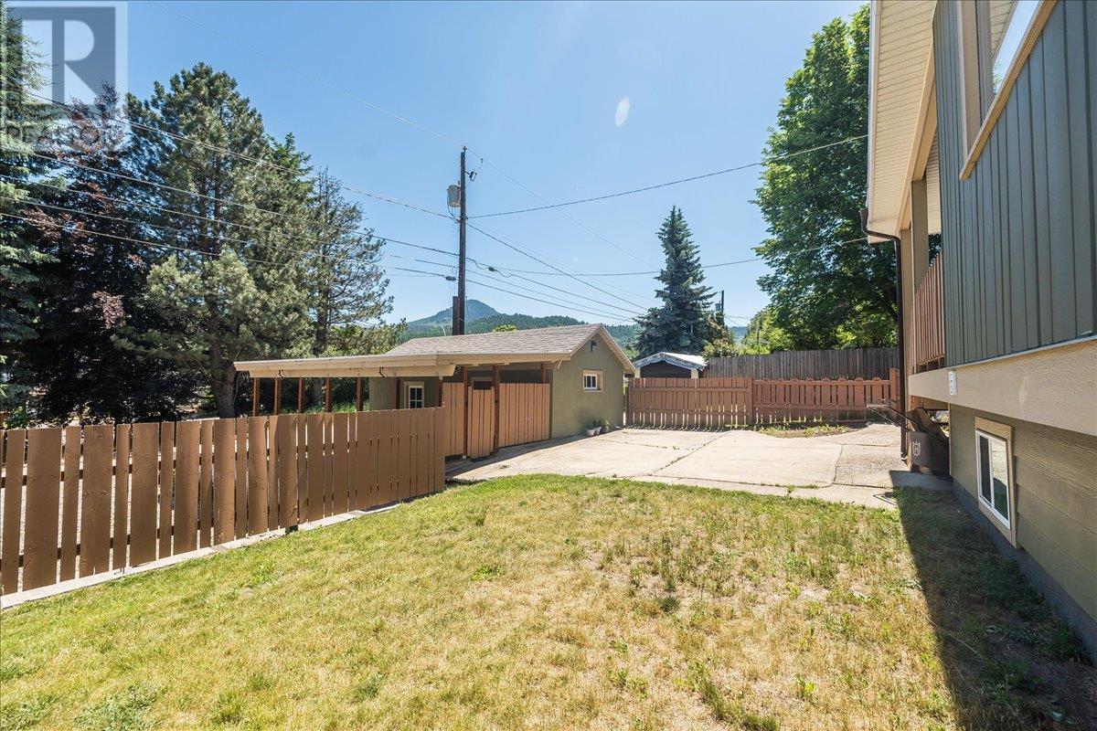 798 Kipling Street, Warfield, British Columbia  V1R 2A4 - Photo 5 - 10351473